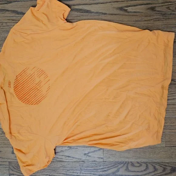 LIVE! BT Regular Men's Tee Sz M NWT. - Picture 5 of 9